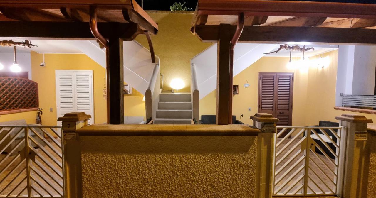 La Terrazza Dei Nonni Apartment ตอร์เร สเปคเคีย รุจเจรี ภายนอก รูปภาพ